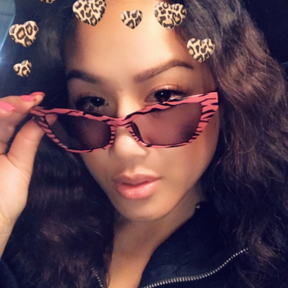 ARI PUT IT IN THE BAG SHADES 👛 💓